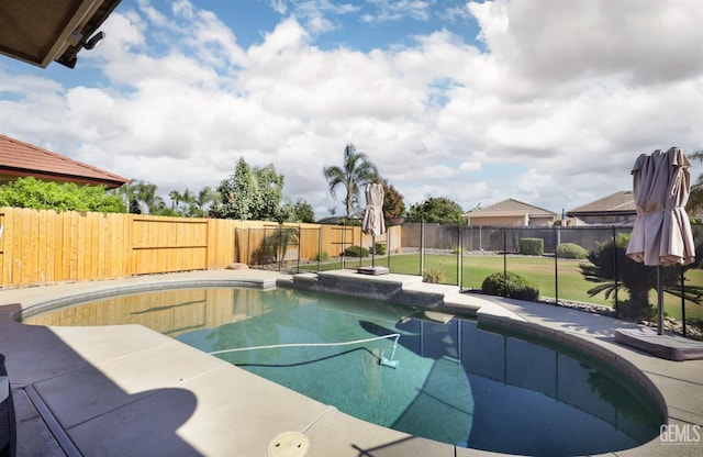 14211 Cedar Creek Ave, Bakersfield, CA 93314 - view of swimming pool featuring a fenced backyard