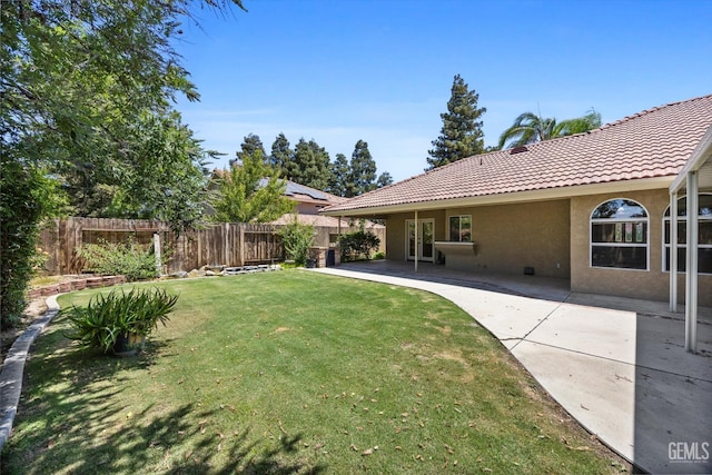 7310 Clifftop Way, Bakersfield, CA 93306 - view of yard with a patio area