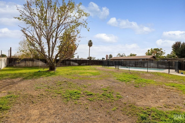 view of yard featuring a fenced in pool