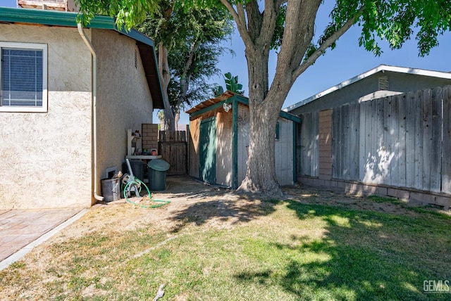 510 Sierra St, Taft, CA 93268 - view of side of property featuring stucco siding