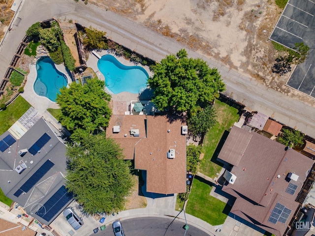 510 Sierra St, Taft, CA 93268 - aerial view of a pool area