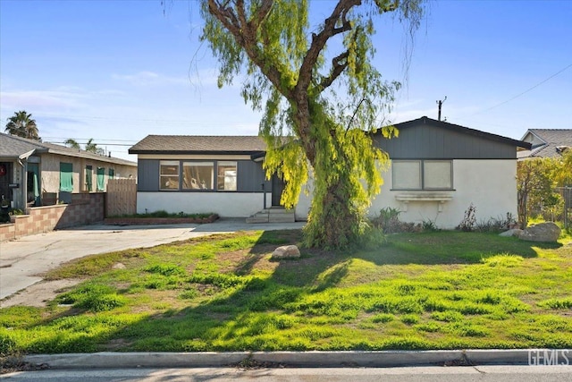 ranch-style home with a front yard