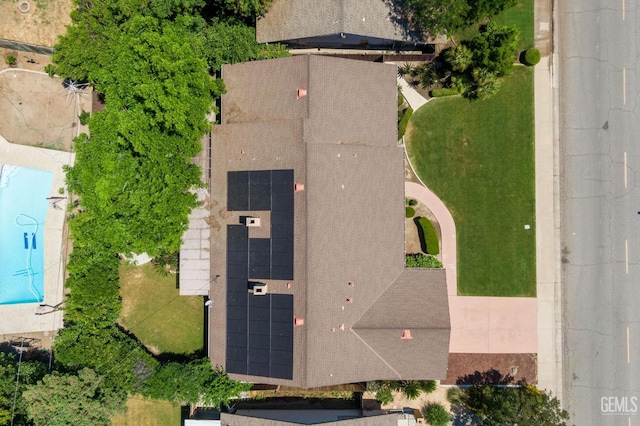 2513 Elm St, Bakersfield, CA 93301 - aerial view of a pool area