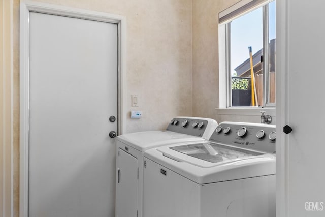 2513 Elm St, Bakersfield, CA 93301 - laundry area with washing machine and clothes dryer