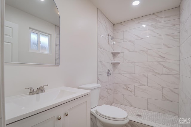 1201 Quincy St, Delano, CA 93215 - bathroom featuring vanity, toilet, a tile shower, and recessed lighting