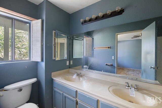 4120 Willow Trl, Frazier Park, CA 93225 - full bath featuring double vanity and a ceiling fan