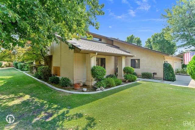 view of front of house with a front lawn and a garage