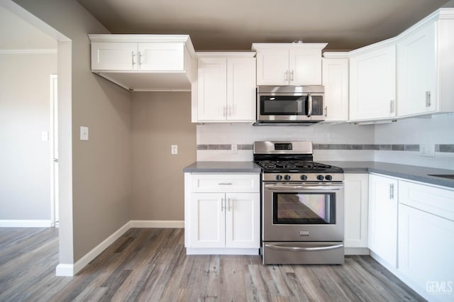 631 Union St, Delano, CA 93215 - kitchen featuring stainless steel appliances, baseboards, light wood-type flooring, and tasteful backsplash
