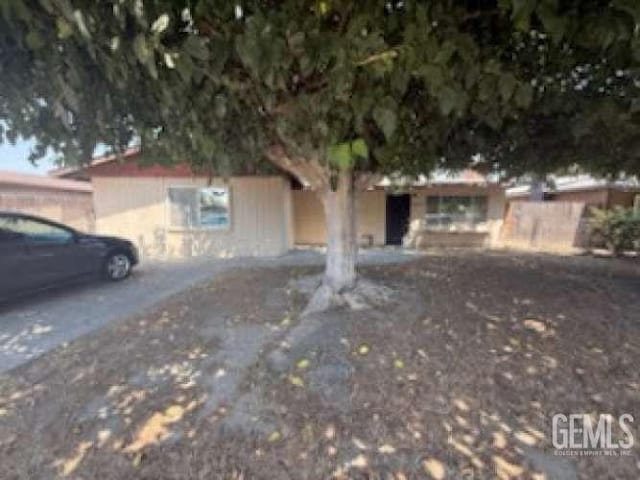4300 Kenny St, Bakersfield, CA 93307 - photo 1