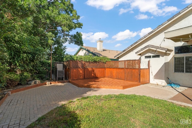 10116 Bay Colony Dr, Bakersfield, CA 93312 - view of yard with a patio area