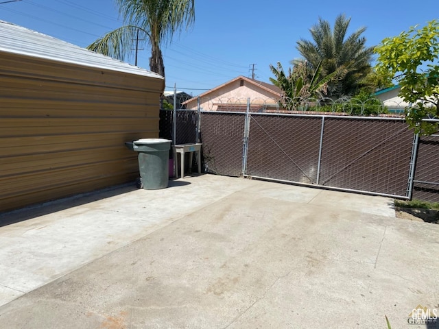 713 18th Pl, Delano, CA 93215 - view of patio with a gate