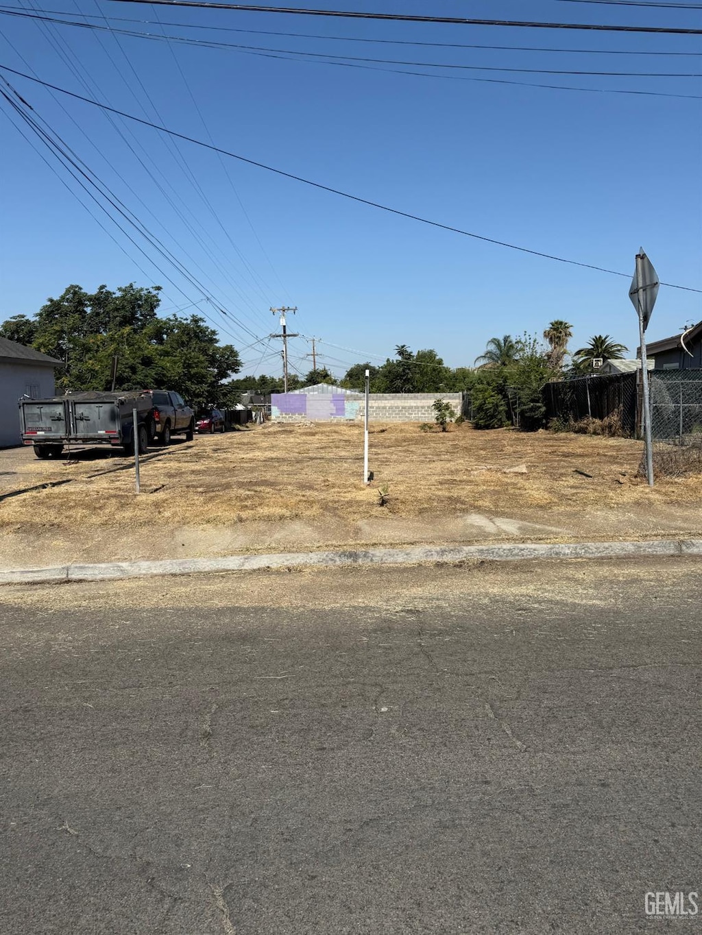2324 N Kern St, Bakersfield, CA 93305