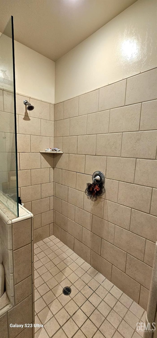 bathroom with a tile shower