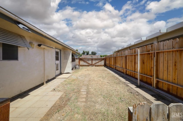 1107 Mcginley Ave, Bakersfield, CA 93308 - fenced backyard with a patio