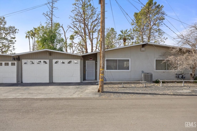 941 Panorama Dr, Bakersfield, CA 93305 - view of front of property with an attached garage and asphalt driveway