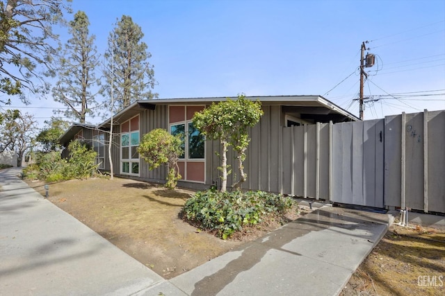 941 Panorama Dr, Bakersfield, CA 93305 - view of front of property with board and batten siding