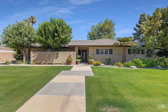 view of front facade with a front yard