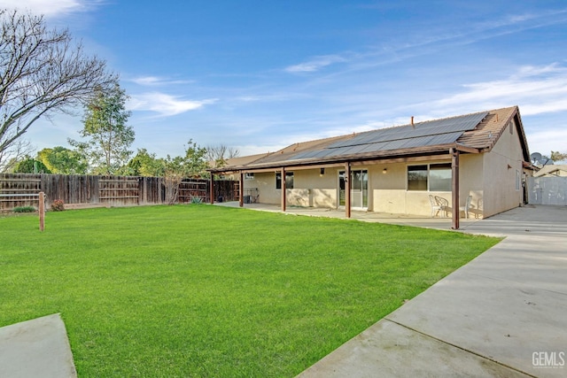 view of yard featuring a patio area