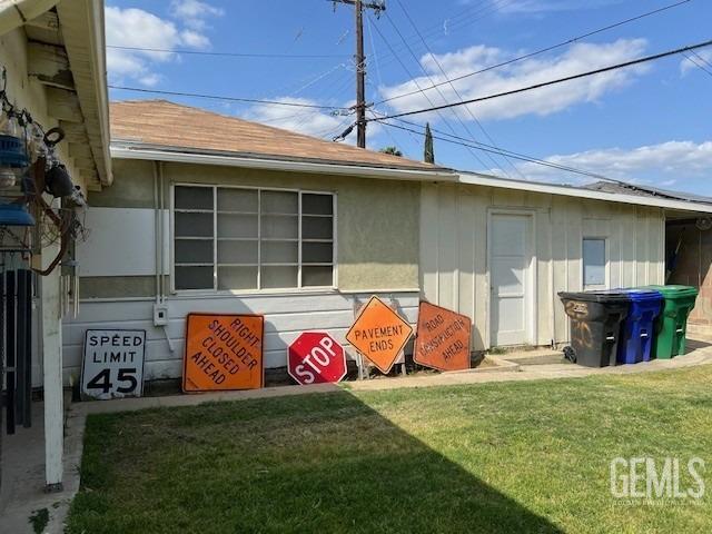 2320 Olympic Dr, Bakersfield, CA 93308 - exterior space with a lawn and roof with shingles