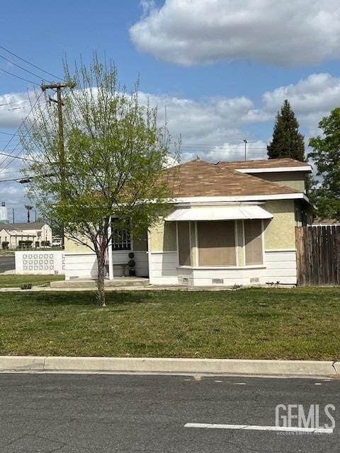 2320 Olympic Dr, Bakersfield, CA 93308 - bungalow with a sunroom, fence, and a front lawn