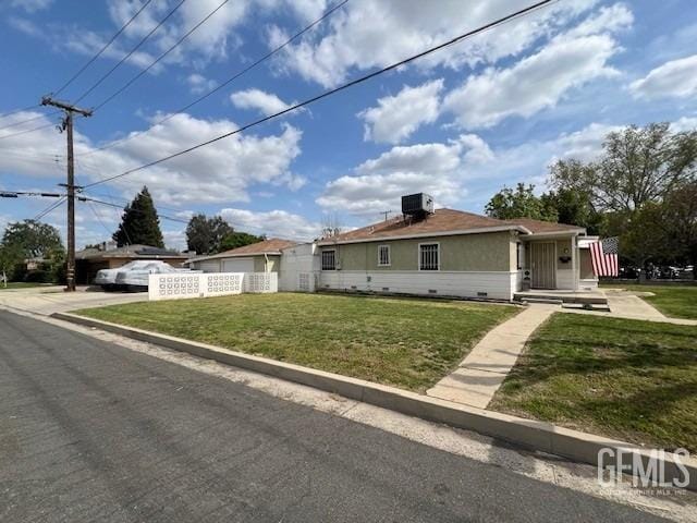 2320 Olympic Dr, Bakersfield, CA 93308 - view of front of home with central air condition unit, crawl space, and a front yard
