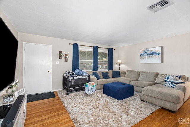 324 Western Dr, Bakersfield, CA 93309 - living room with light wood-style flooring