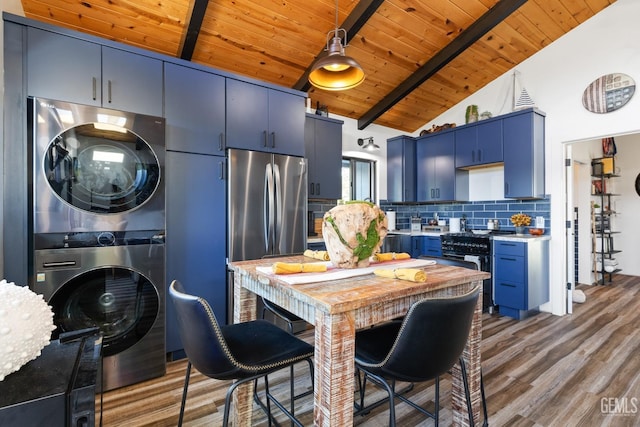 kitchen with backsplash, lofted ceiling with beams, stacked washer / dryer, and blue cabinets