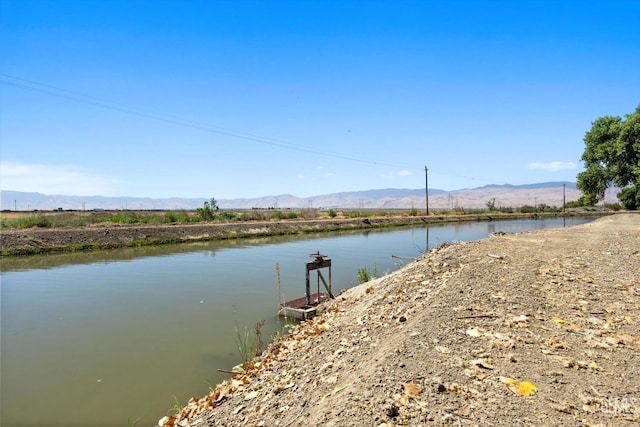 8661 Herring Rd, Bakersfield, CA 93313 - water view featuring a mountain backdrop