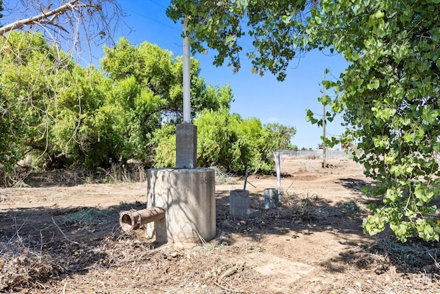 8661 Herring Rd, Bakersfield, CA 93313 - view of yard