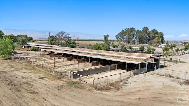 8661 Herring Rd, Bakersfield, CA 93313 - stable featuring a mountain view