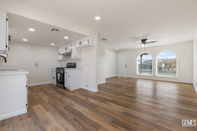 kitchen featuring visible vents, a ceiling fan, gas stove, light countertops, and under cabinet range hood