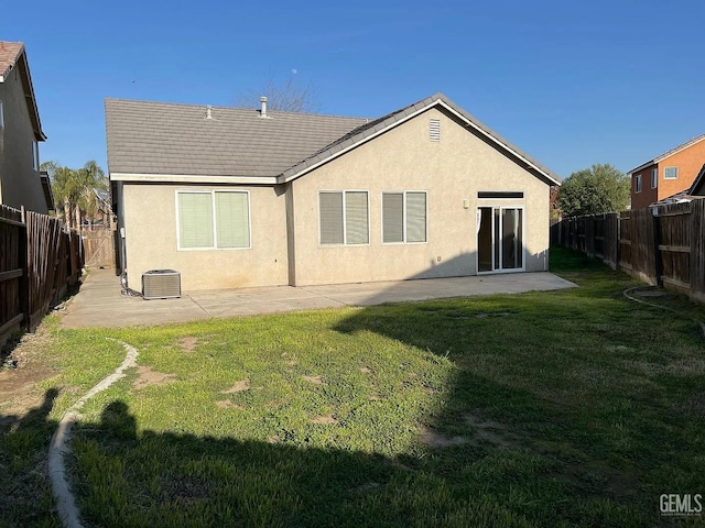 5413 Ridgecrest Ct, Bakersfield, CA 93313 - back of property with a fenced backyard, a patio area, and stucco siding