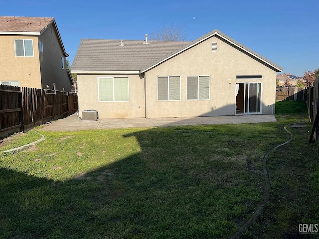 5413 Ridgecrest Ct, Bakersfield, CA 93313 - rear view of property with stucco siding, a patio area, and a fenced backyard