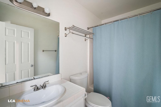 3502 Southpass Dr, Bakersfield, CA 93312 - full bathroom with vanity and shower / bath combo