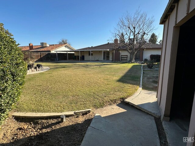 view of yard with a patio