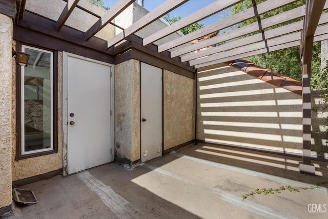 view of patio featuring a pergola