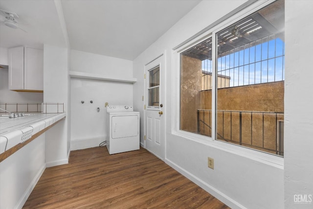 washroom with ceiling fan, dark wood-type flooring, and washer / dryer