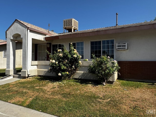 1416 E 11th St, Bakersfield, CA 93307 - view of side of home featuring a yard, stucco siding, and central AC