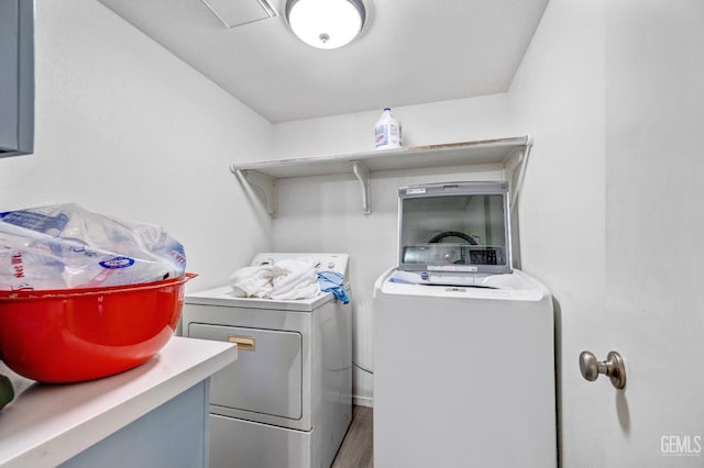 clothes washing area with laundry area and independent washer and dryer