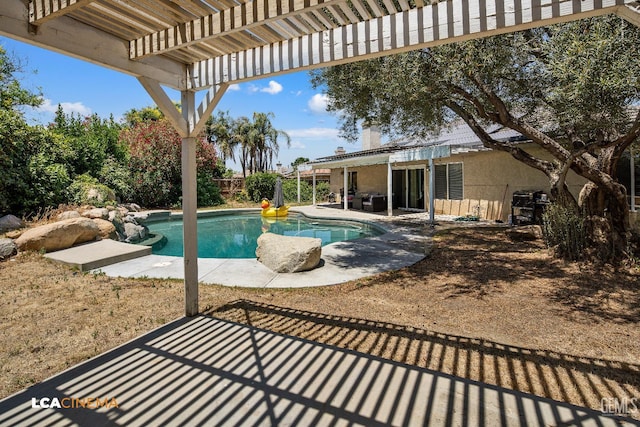 10707 Mohican Dr, Bakersfield, CA 93312 - view of swimming pool featuring a pergola, a patio area, and a fenced backyard