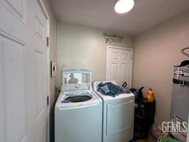 laundry area featuring gas water heater and washing machine and clothes dryer