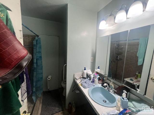 full bath featuring toilet, curtained shower, and vanity