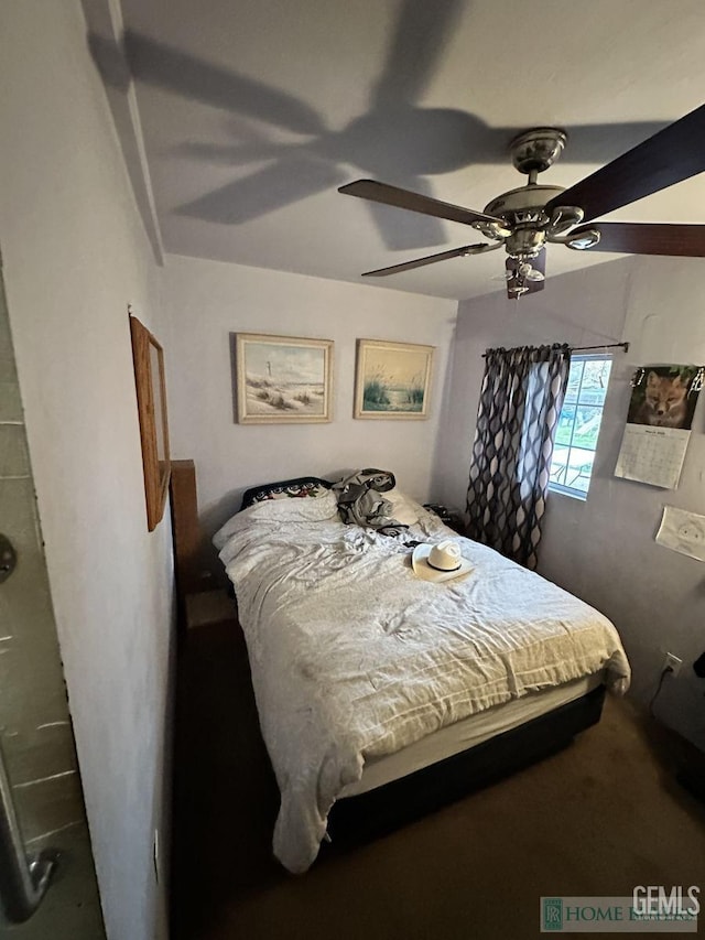 bedroom featuring a ceiling fan