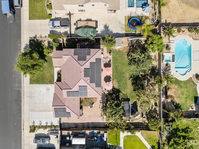 16009 La Strada Ct, Bakersfield, CA 93314 - bird's eye view of a pool area