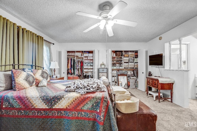 bedroom featuring ceiling fan, a closet, carpet floors, and a textured ceiling