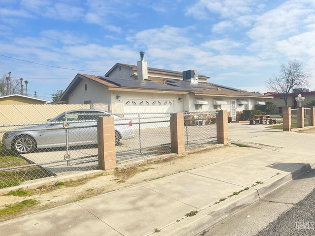 view of front facade featuring a garage