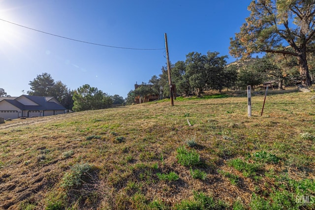 view of yard featuring a rural view