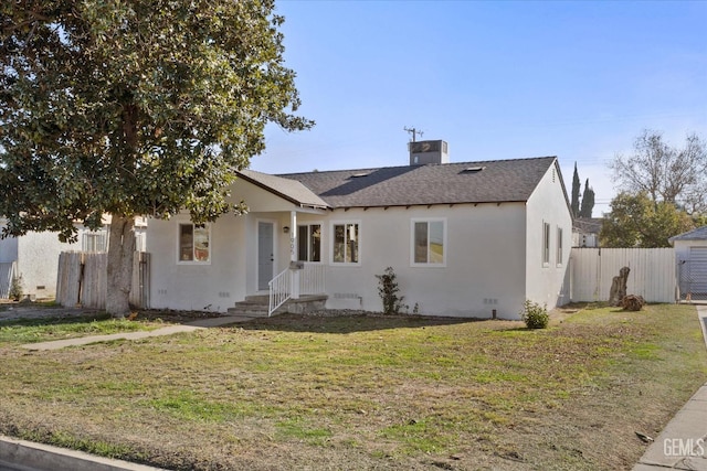 view of front of house featuring a front yard