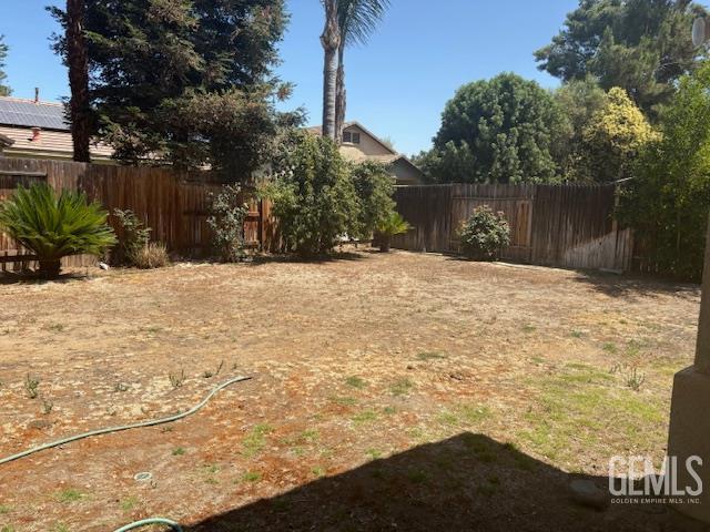 12006 Roaring River Ave, Bakersfield, CA 93311 - view of fenced yard