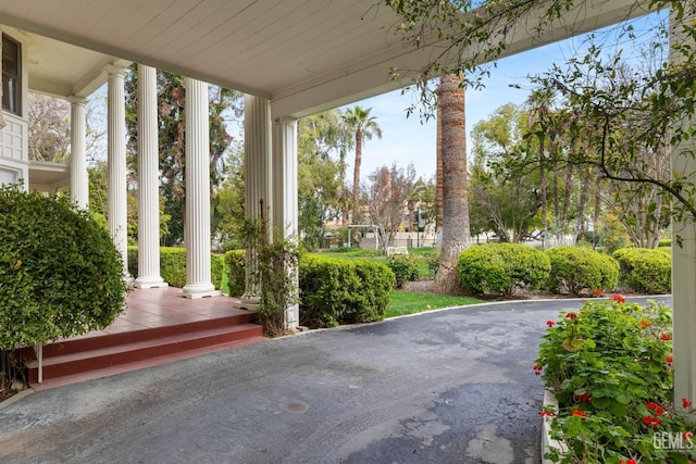 701 Oleander Ave, Bakersfield, CA 93304 - view of patio with a porch